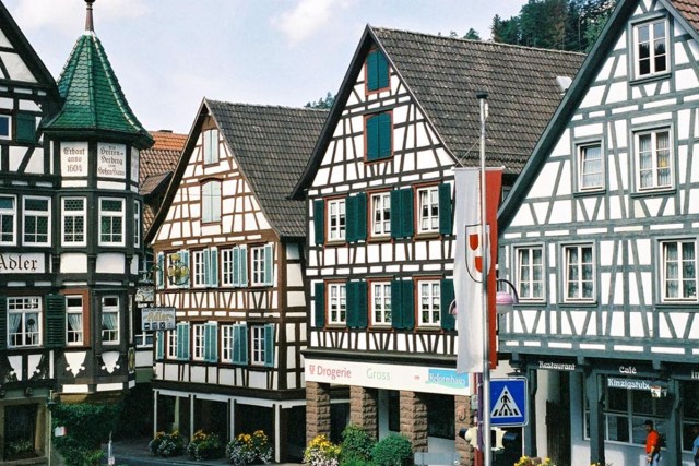 Nhà ở truyền thống tại Schiltach (miền Nam Đức) (Nguồn: www.britannica.com)