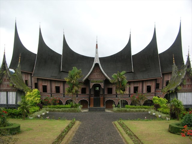Nhà ở truyền thống trên đảo Java (Indonesia) (Nguồn: www.asiagreenbuildings.com)