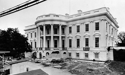 Hình ảnh Nhà Trắng khi sắp hoàn thành quá trình xây dựng năm 1952.