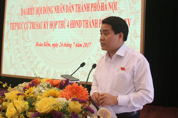 Chủ tịch UBND TP.Hà Nội Nguyễn Đức Chung tiếp xúc cử tri quận Hoàn Kiếm sau kỳ họp Hội đồng nhân dân thành phố.