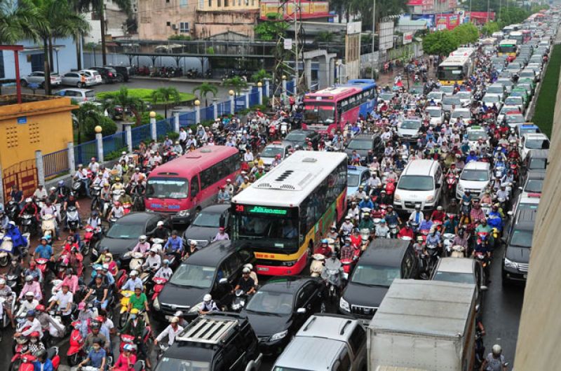 Kẹt xe và ô nhiễm: thì hiện tại của giao thông Hà Nội. Ảnh TL