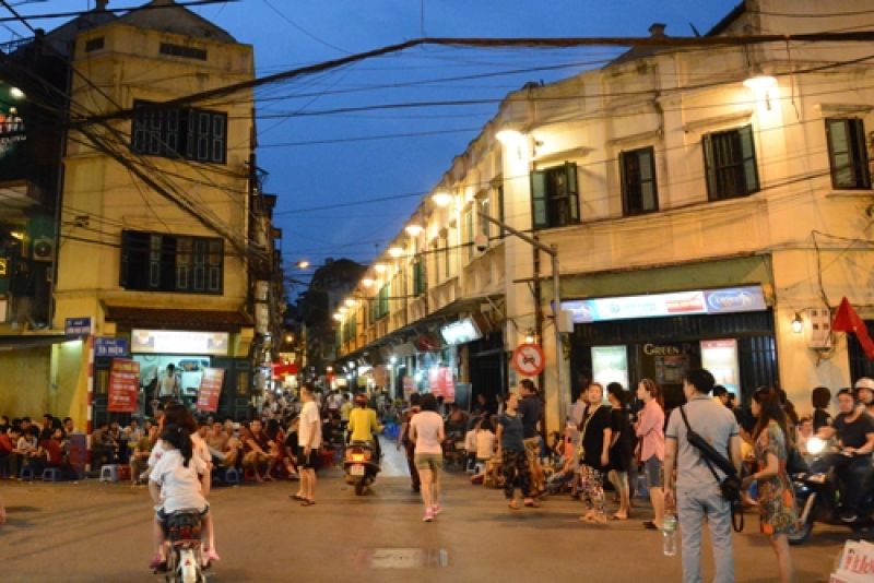 Đất mặt tiền phố Tây Hà Nội có giá bình quân 500 triệu đồng mỗi m2 và cao nhất gần 700 triệu đồng mỗi m2. Ảnh: Vy An