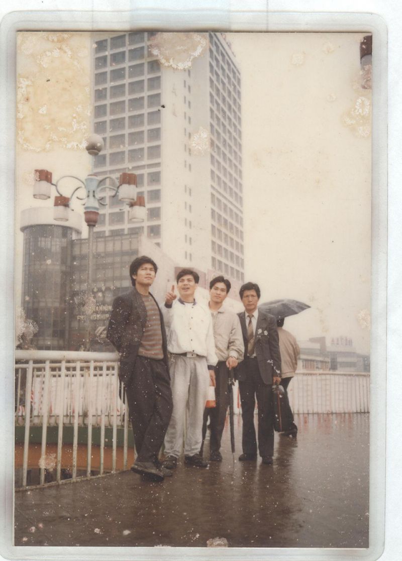 Lần đầu tiên sang nước ngoài khảo sát thị trường. Từ trái sang là: ông Trần Đình Long, ông Nguyễn Ngọc Quang và ông Trần Tuấn Dương.