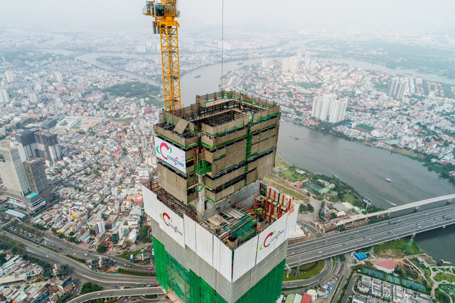 Với nỗ lực không ngừng phấn đấu để làm được nhiều hơn mong đợi của khách hàng, dự kiến khi hoàn thành vào năm 2018, tòa nhà The Landmark 81 hứa hẹn sẽ là nơi an cư đẳng cấp và đáng sống bậc nhất Việt Nam.