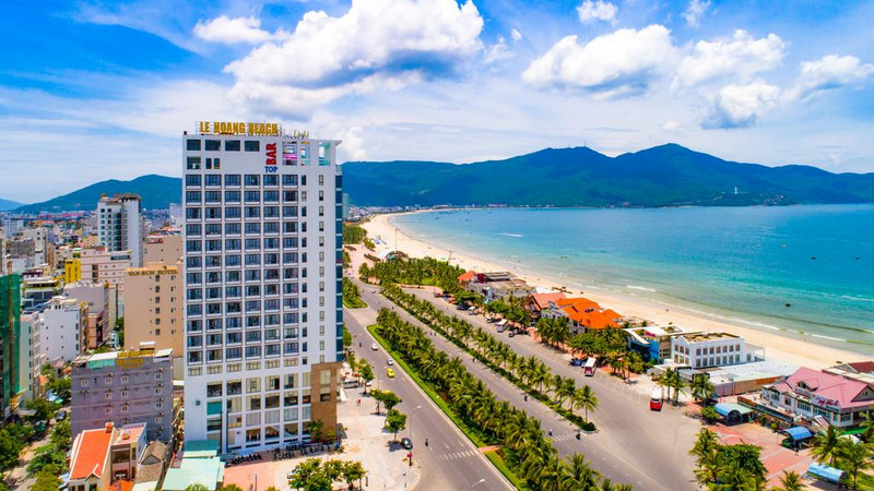Nhiều khách sạn tại Đà Nẵng chưa nghiệm thu đã đưa vào hoạt động (Khách sạn Lê Hoàng Beach nằm trên Đường Võ Nguyên Giáp trong danh sách 14 khách sạn chưa đủ điều kiện hoạt động. Ảnh: ivivu.com).