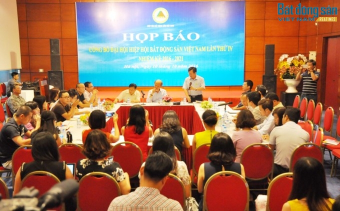 Quang cảnh họp báo công bố Đại hội Hiệp hội Bất động sản Việt Nam lần thứ IV.