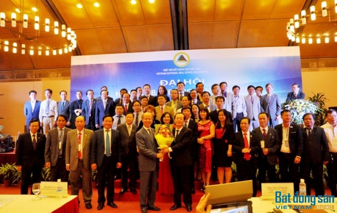 Ra mắt Ban chấp hành Hiệp hội BĐS Việt Nam nhiệm kỳ IV.