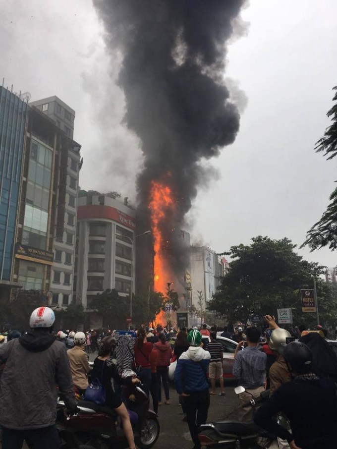 Hiện trường vụ hỏa hoạn thiêu rụi nhiều ngôi nhà trên phố Trần Thái Tông.