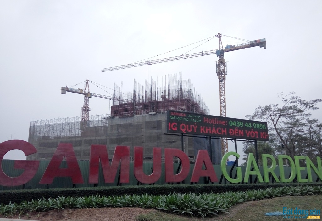 Hiện nay, tại dự án Gamuda Garden, nhiều công trình chung cư cao tầng khác cũng đang được triển khai rầm rộ.