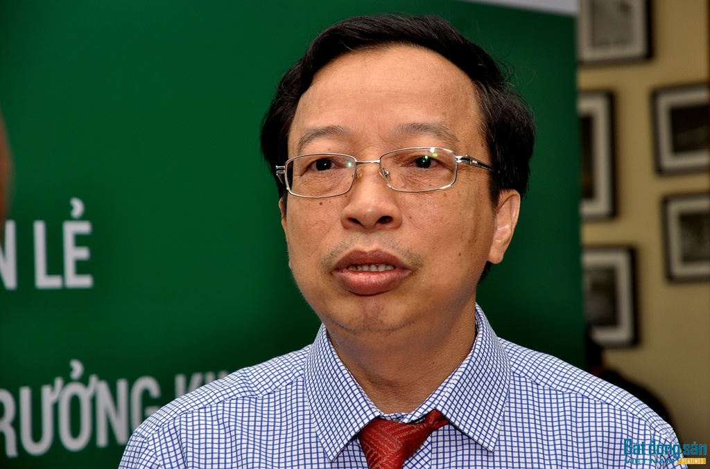 Ông Phạm Xuân Hoè, Phó viện trưởng Viện chiến lược ngân hàng, NHNN trình bày tham luận tại buổi Tọa đàm