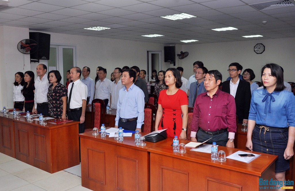 Tham gia Lễ Công bố Quyết định thành lập Chi bộ Thành lập Chi bộ Tạp chí điện tử Bất động sản Việt Nam có các đại biểu là lãnh đạo Quận ủy Cầu Giấy.