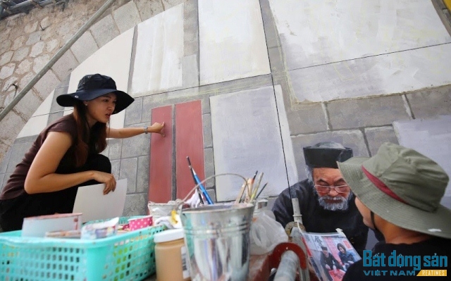 Theo dự án, đoạn phố này sẽ có đủ 18 bức bích họa – trong đó có 10 bức của các họa sĩ Việt, 7 bức của các họa sĩ Hàn và 1 bức do nghệ sĩ 2 nước cùng thực hiện. 