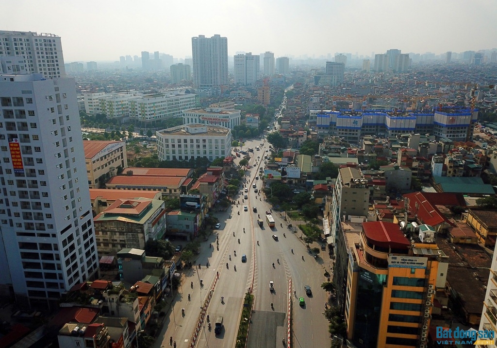 Hơn hai nghìn hộ dân dọc đường Minh Khai (Hai Bà Trưng, Hà Nội) đang được giải toả để làm tuyến giao thông vành đai và đường trên cao trị giá 5.000 tỷ đồng.
