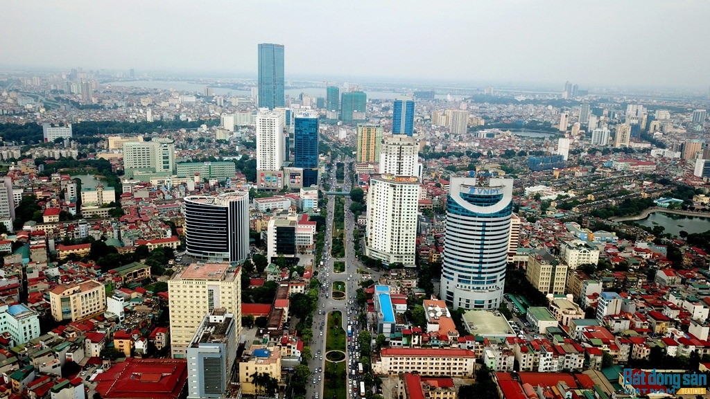Tuy nhiên, do tốc độ phát triển của đô thị, mật độ phương tiện lưu thông trên đường Nguyễn Chí Thanh tăng cao. 