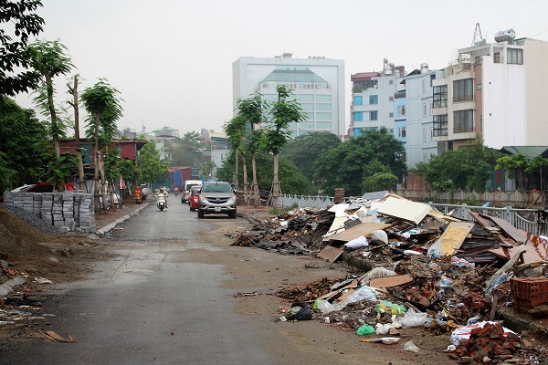 Người dân sinh sống tại tổ 8, khu dân cư số 7, phường Phương Liệt (Thanh Xuân - Hà Nội) đang sống trong tình trạng hoang mang vì nhiều chủ đầu tư đến khoan thăm dò, lập khảo sát nhằm chuẩn bị đầu tư xây dựng dự án.