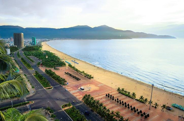 Theo đánh giá của Savills Việt Nam, Đà Nẵng đang tiên phong trong bất động sản cao cấp ven biển, chỉ xếp thứ hai (sau Nha Trang) về tổng nguồn cung với 1.199 biệt thự và 3.367 căn hộ. 