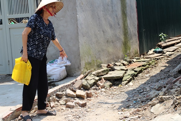 Bà Châu, một người dân sống lâu năm tại khu dân cư số 7, tổ 8, Phương Liệt cho biết: 