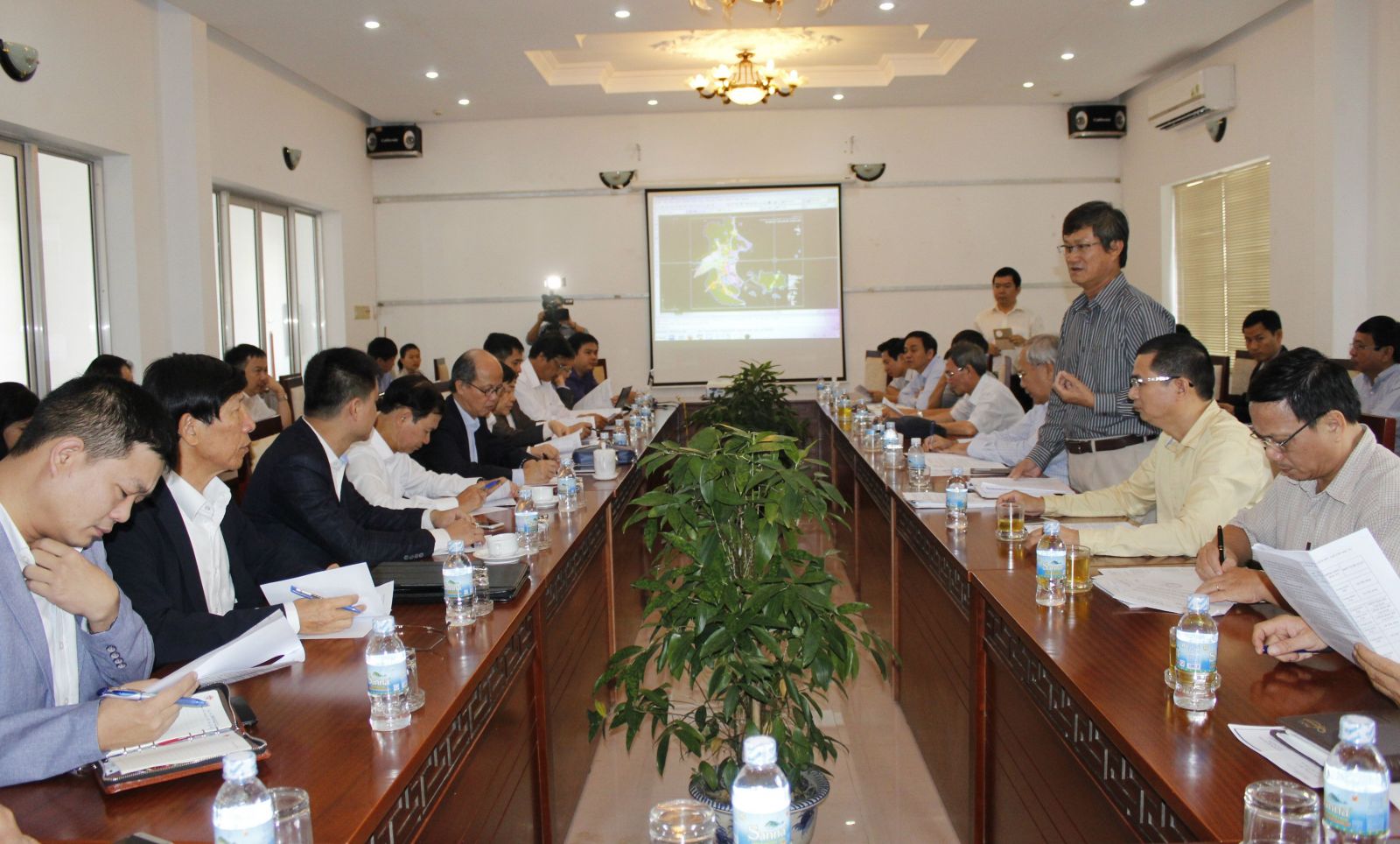 Hiệp hội BĐS Việt Nam nghe báo cáo về thị trường BĐS Nha Trang của tỉnh Khánh Hòa.