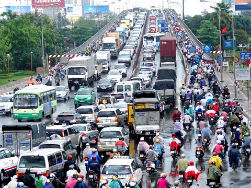 Savills Việt Nam cho rằng, việc phát triển hệ thống giao thông công cộng, đặc biệt đường sắt đô thị có thể tác động mạnh đến sự phát triển của thị trường BĐS. 