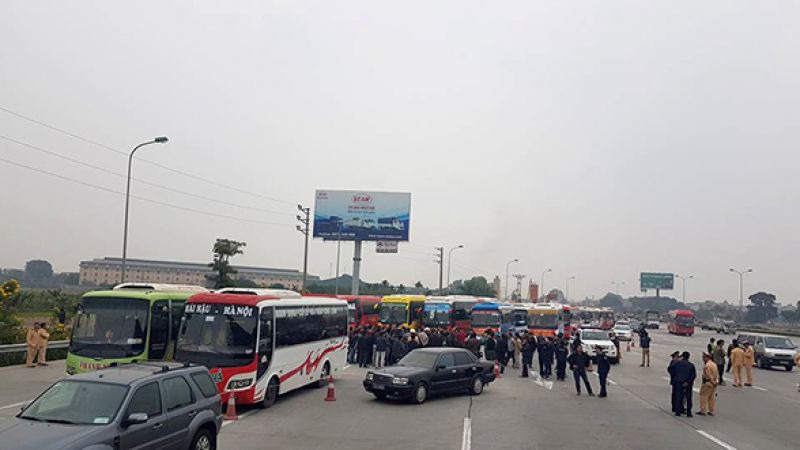 ngày 28/2, gần 100 xe khách của các doanh nghiệp vận tải Thái Bình, Nam Định,... đã đình công, phản đối việc điều chuyển tuyến của Sở GTVT Hà Nội. 