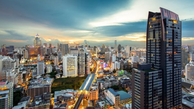 thị trường căn hộ tại thủ đô Bangkok cần phải được theo dõi thận trọng để tránh những nguy cơ rủi ro, bất ổn có thể xảy ra trong năm 2017. 