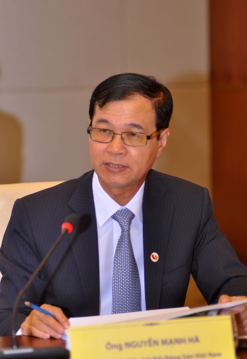 Ông Nguyễn Mạnh Hà, Phó Chủ tịch Hiệp hội BĐS Việt Nam trình bày các nội dung cần xin ý kiến tại cuộc họp.