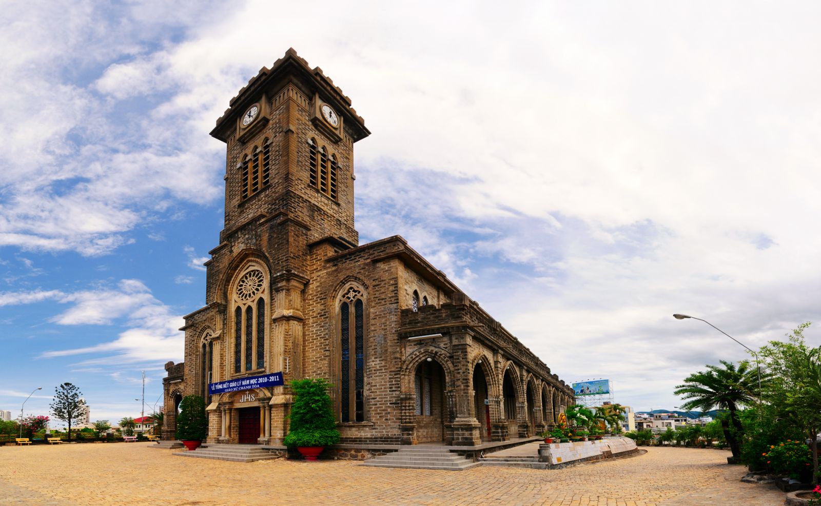 Nhà thờ đá Nha Trang.