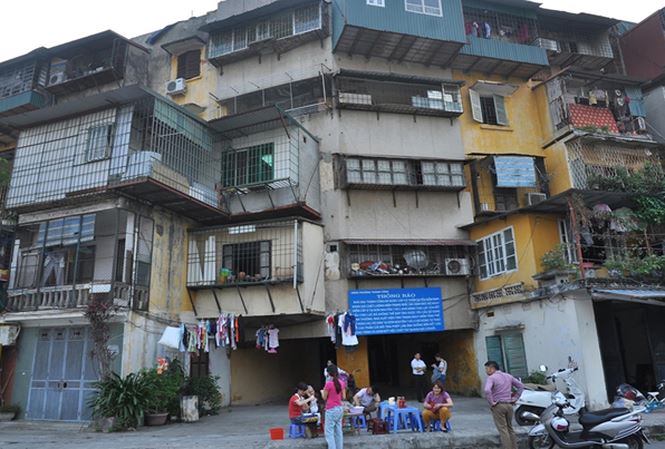 Thủ tướng Nguyễn Xuân Phúc chỉ đạo phải nhanh chóng tháo gỡ khó khăn, đẩy nhanh tiến trình tái thiết cho các dự án chung cư cũ.