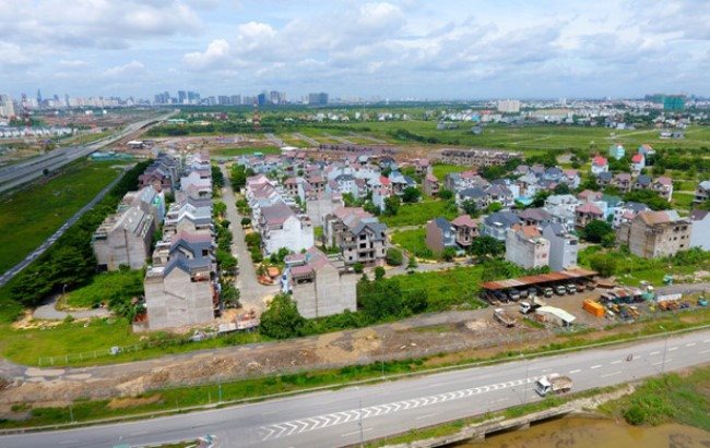 Các chuyên gia khuyên khách hàng cẩn trọng khi đầu tư đất nền tại một số địa bànp/lân cận Hà Nội.