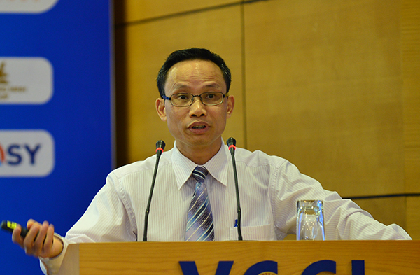 TS. Cấn Văn Lực.