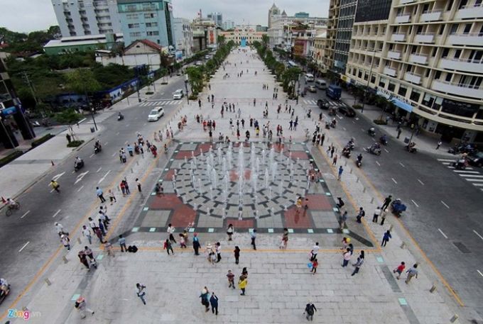 Giá đất tại phố đi bộ Nguyễn Huệ nằm trong top đắt nhất thế giới. Ảnh: Zing