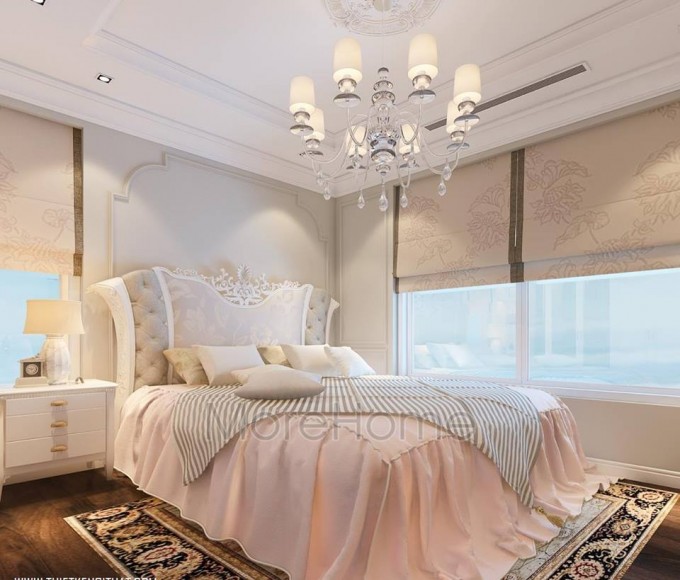 Căn phòng có tông màu chủ đạo là màu trắng kết hợp với chăn ga màu hồng phớt nhẹ nhàng. Mẫu nội thất phòng ngủ này hợp với những ai yêu thích sự sang trọng nhưng vẫn muốn giản dị, nhẹ nhàng