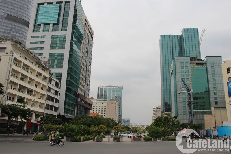 Giá đất của tuyến đường Nguyễn Huệ đang dẫn đầu tại TP.HCM, bình quân 1,1 tỷ đồng mỗi m2 và mức trần ghi nhận vượt ngưỡng 1,2 tỷ đồng mỗi m2.