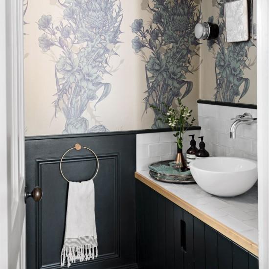 Phòng tắm trở xinh điệu đà, xinh đẹp nhờ giấy dán tường