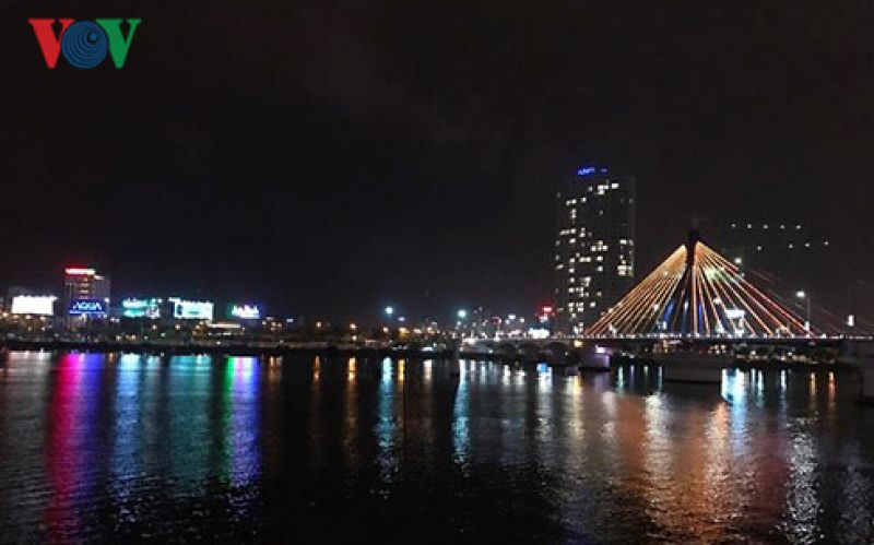 Sông Hàn (Đà Nẵng) lung linh về đêm