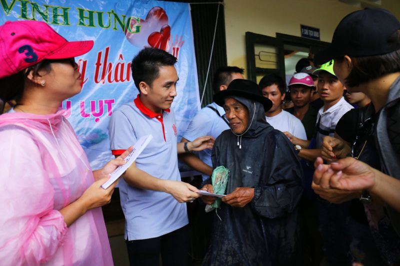 : Kim Phát làm từ thiện tại một mái ấm ở huyên Củ Chi.