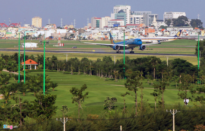 Sân golf Tân Sơn Nhất, nằm sát sân bay. Ảnh: Lê Quân.
