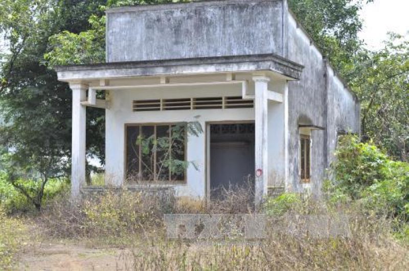 Một ngôi nhà bỏ hoang nằm trong vùng dự án sân bay Long Thành. Ảnh: Công Phong/TTXVN
