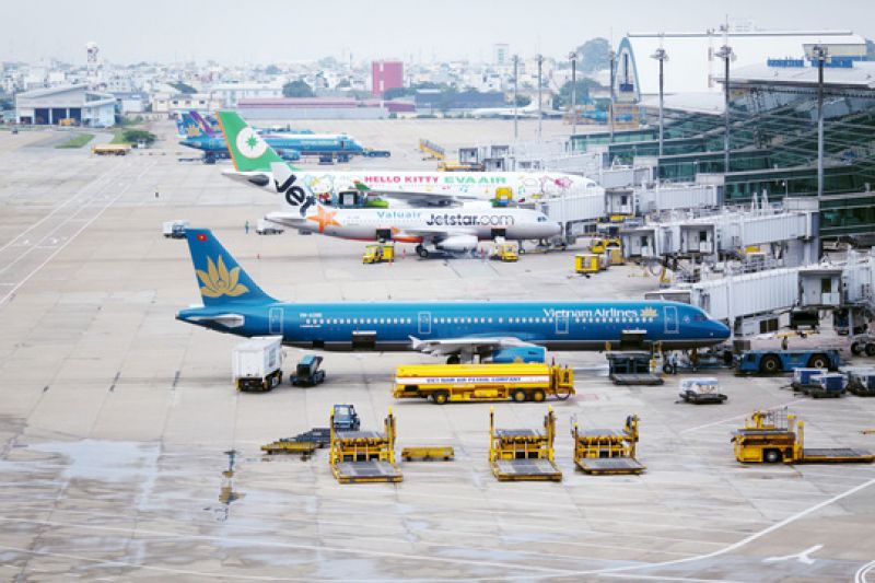 Cảng Hàng không quốc tế Tân Sơn Nhất đang quá tải sân đỗ tàu bay Ảnh: Linh Anh/Báo Người Lao động