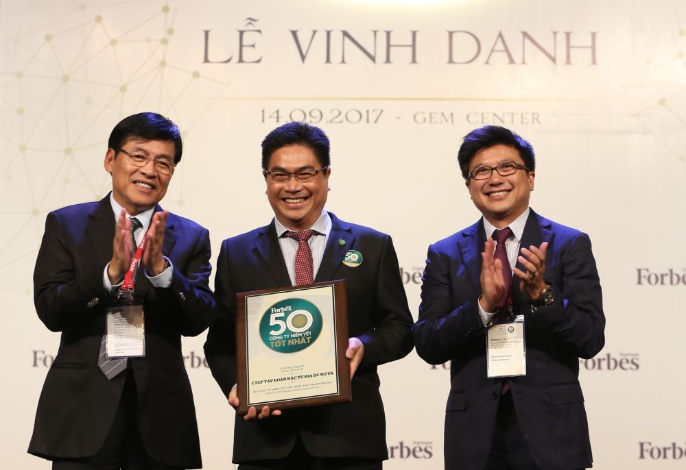 Ông Bùi Xuân Huy – Tổng Giám đốc Tập đoàn Novaland nhận giải thưởng “Top 50 công ty niêm yết tốt nhất” năm 2017