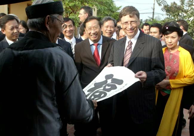 Bill Gates trong một chuyến thăm Việt Nam (Ảnh: Vietbao.vn)
