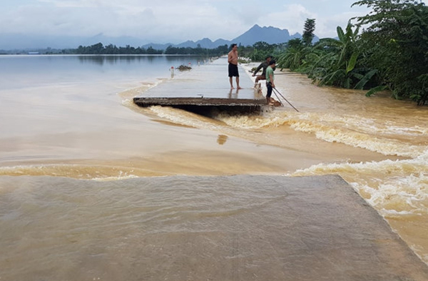 Sau đợt mưa lũ, nhiều đê ở các huyện ngoại thành Hà Nội bị 
