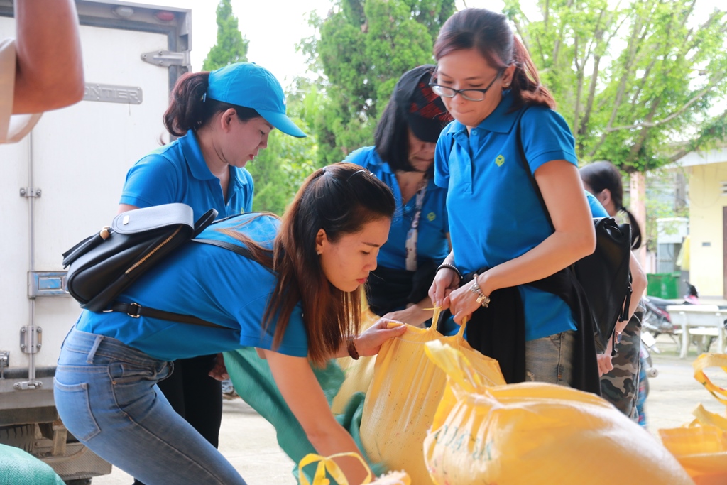 Đội ngũ Novaland luôn sẵn lòng quyên góp, tham gia trực tiếp các hoạt động hỗ trợ cộng đồng do Tập đoàn và địa phương phát động