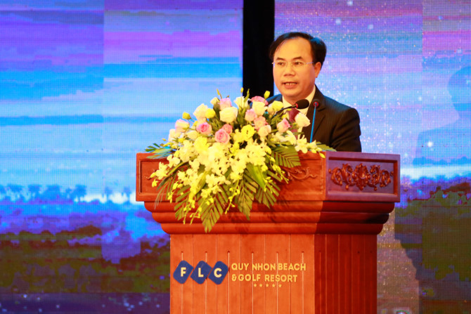 Ông Nguyễn Văn Sinh, Thứ trưởng Bộ Xây dựng phát biểu tại Hội thảo