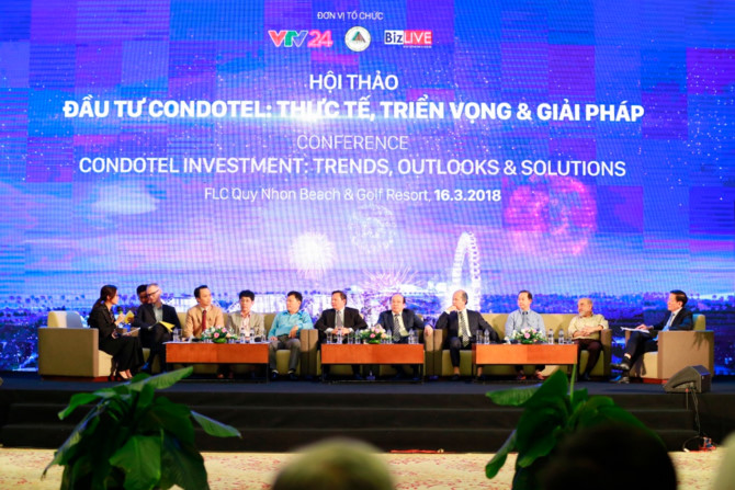 Chủ tịch Hiệp hội Bất động sản Việt Nam Nguyễn Trần Nam và các diễn giả tham gia phiên thảo luận thứ 2 về pháp lý cho Condotel