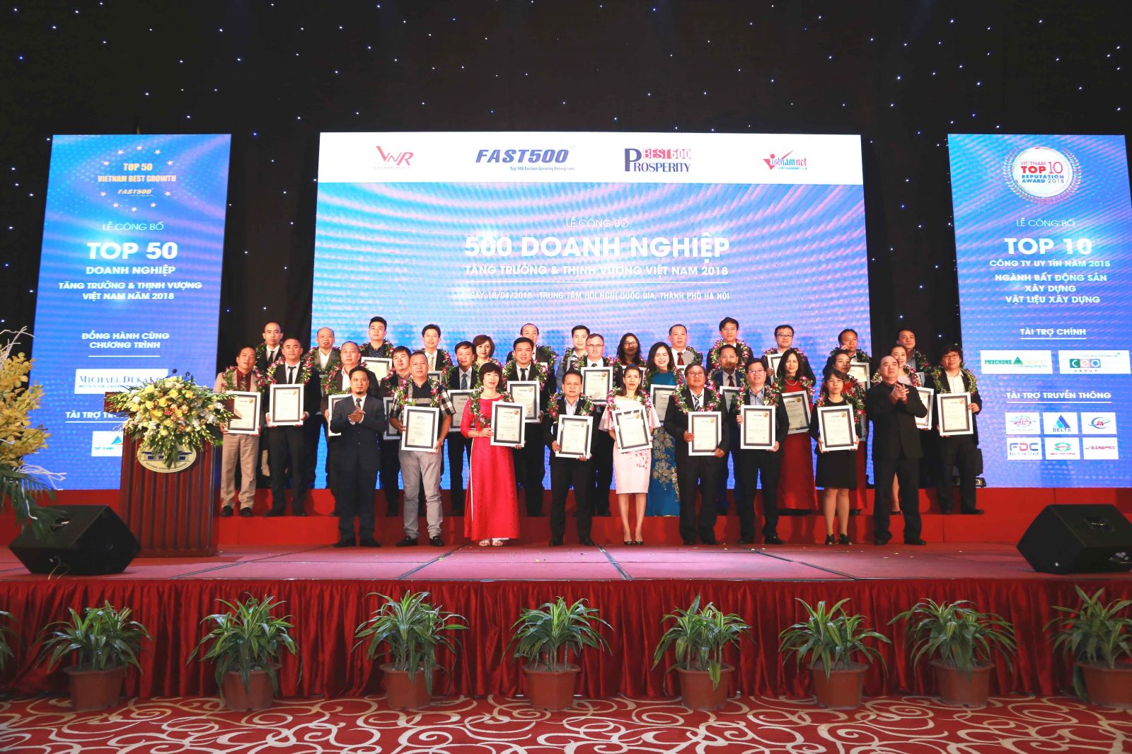 Trao giải Top 50 của giải thưởng Top 500 doanh nghiệp tăng trưởng nhanh nhất Việt Nam