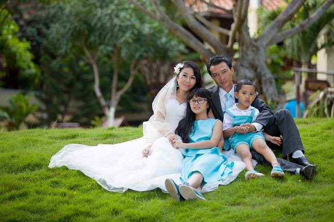 Gia đình hạnh phúc của chị Trần Thị Thanh Hằng và doanh nhân Vũ Tiến Thập, CEO D’Furni