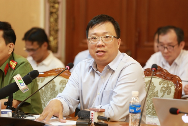Giám đốc Nguyễn Thành Nhã trả lời câu hỏi của phóng viên. Nguồn ảnh: Dân Việt