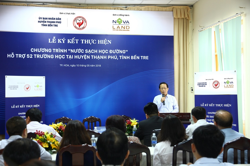 Ông Nguyễn Trúc Sơn - Bí thư Huyện ủy huyện Thạnh Phú, tỉnh Bến Tre phát biểu tại Lễ ký kết Thực hiện chương trình “Nước sạch học đường” sẽ được triển khai tại địa phương