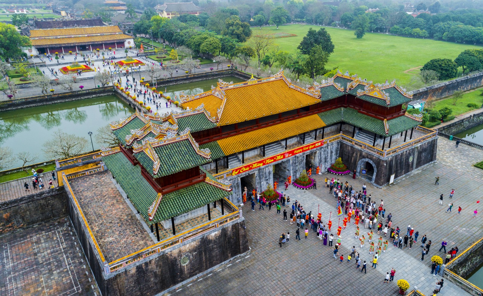 Tái hiện cảnh đổi gác của triều đình Nguyễn xưa phục vụ khách du lịch.​